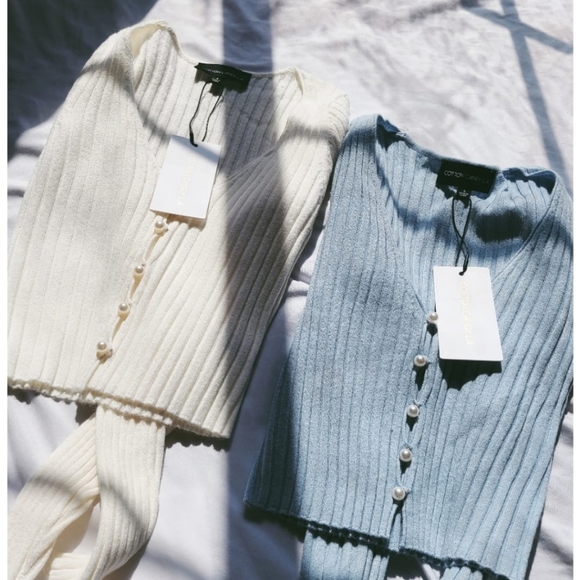 🆕️The Lorraine// Ivory pearl button crop top - Picture 7 of 9